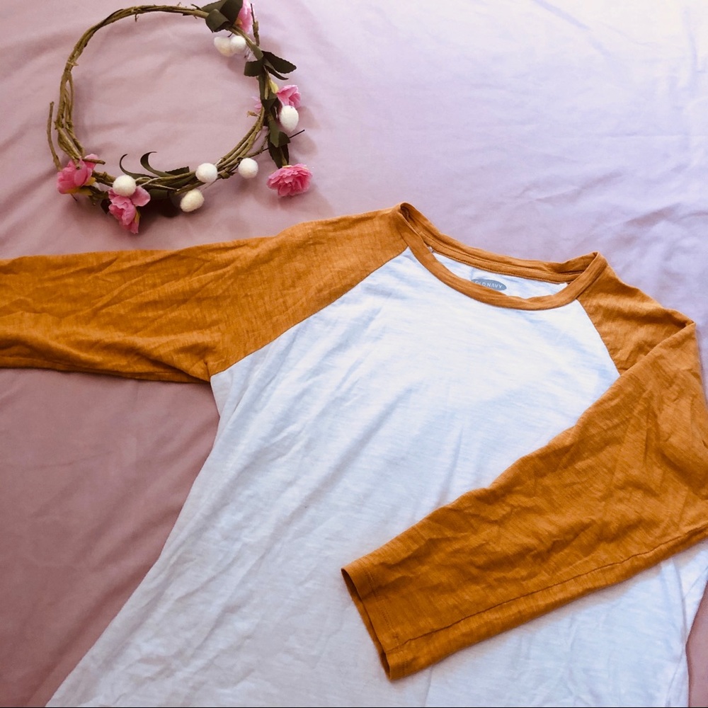 Old Navy Mustard Baseball T-Shirt (Small)